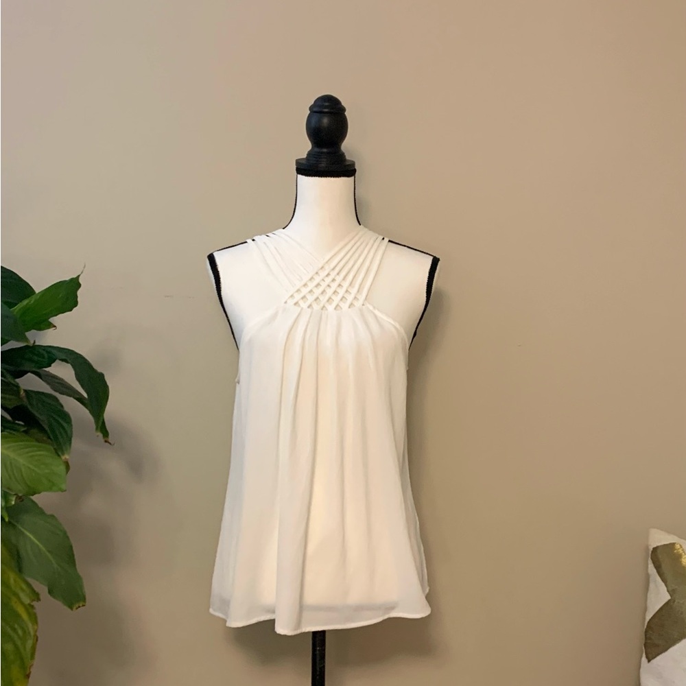D O N A T E D 
Elegant White Sleeveless Top by Ellie & Kate sz L EUC B59